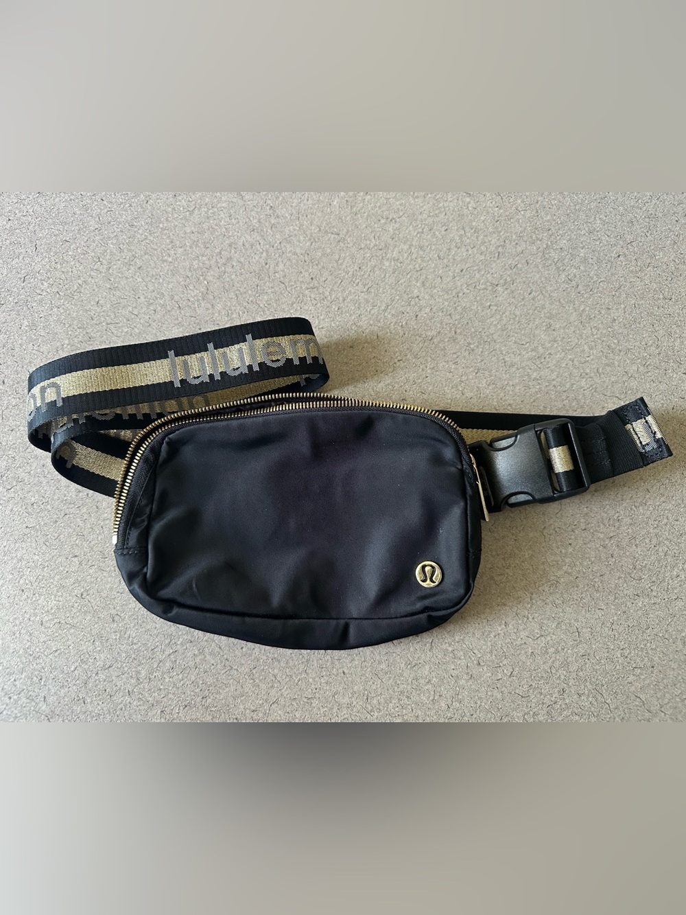 lululemon Everywhere Belt Bag